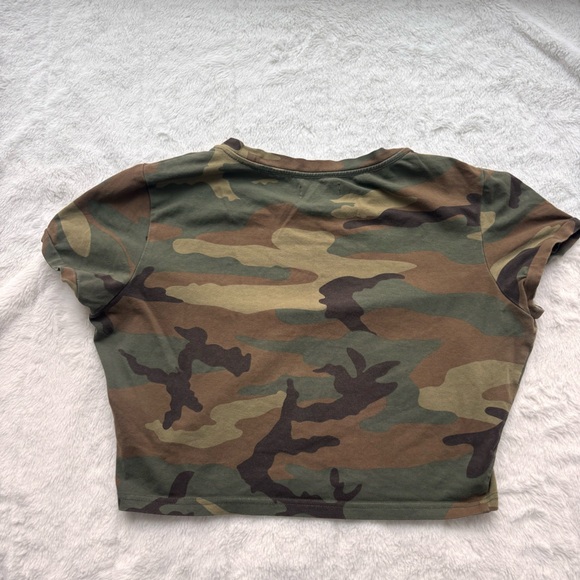 Tna Aritzia Camo Cropped T-Shirt Green Military Print Short Sleeve Small - Picture 3 of 4